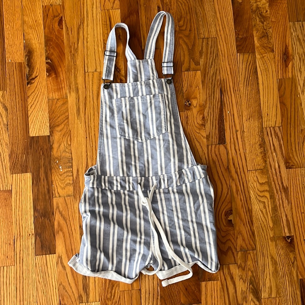 Color is Blue and White Stripes